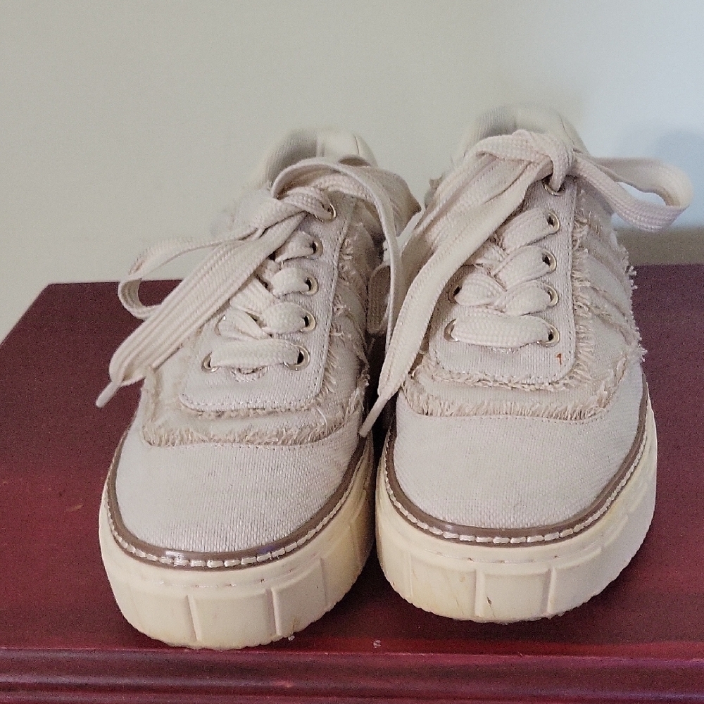 Vince CAMUTO Casual Cream Canvas Sneakers - Picture 5 of 7
